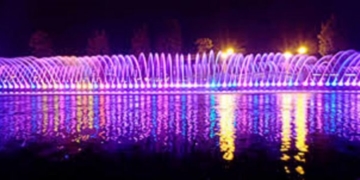 Допоможіть встановити особу: у Тернополі невідомий викрав кабель з аераційного фонтану (відео)