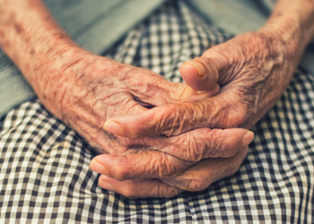 Історія із щасливим кінцем: у Тернополі оперативно знайшли бабусю, що заблукала