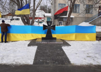 Сьогодні, 21 лютого, у Залізцях відкриють пам’ятник Героям Небесної Сотні