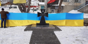 Сьогодні, 21 лютого, у Залізцях відкриють пам’ятник Героям Небесної Сотні