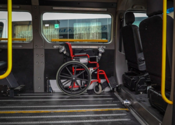 Соціальне таксі та супровід: у Тернополі працює додаткова соціальна послуга