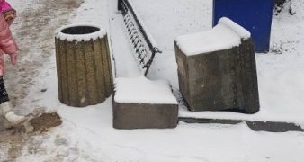 У Тернополі розшукують вандалів, що розвалили декоративні опори