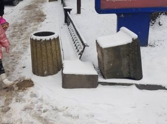 У Тернополі розшукують вандалів, що розвалили декоративні опори