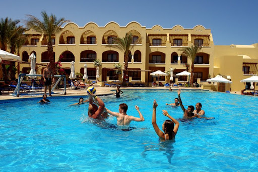 Розкішний готель безплатно лише за один поцілунок