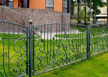 На Тернопільщині молодики, щоб отримати легкі гроші – здали чужу огорожу на металобрухт