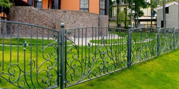 На Тернопільщині молодики, щоб отримати легкі гроші – здали чужу огорожу на металобрухт