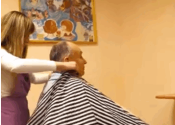 У Тернополі функціонує безкоштовна соціальна перукарня