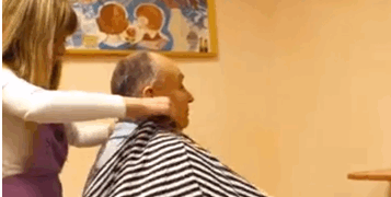 У Тернополі функціонує безкоштовна соціальна перукарня