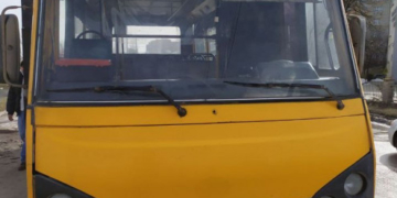 Тернопільські патрульні виявили громадянина, який перевозив пасажирів маршрутним таксі з підробленим посвідченням водія