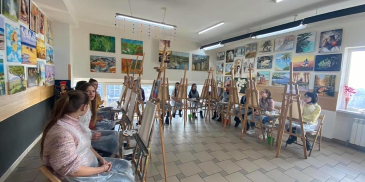 У Тернополі розпочав діяти соціальний проєкт для дівчат-підлітків “Я -справжня”