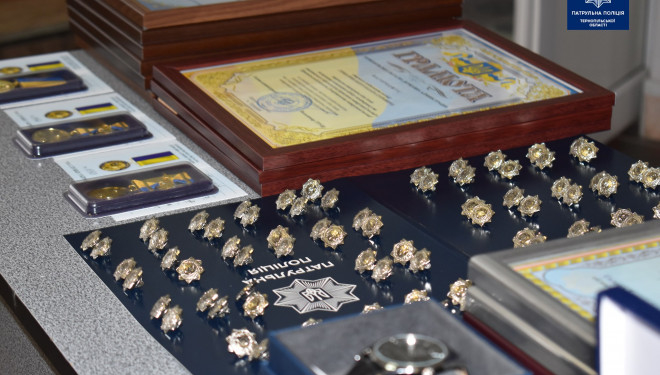 Знай наших: тернопільських патрульних відзначили подяками