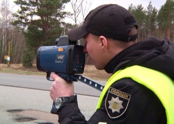 На дорогах Тернопільщини швидкість вимірюють за допомогою приладу TruCAM: перелік ділянок