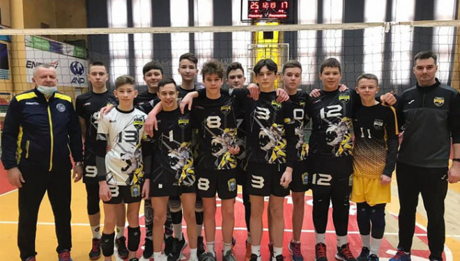 Тернополяни змагаються за першість у “Дитячій лізі”