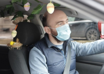 Тернопільський таксист прикрашає авто до кожного свята