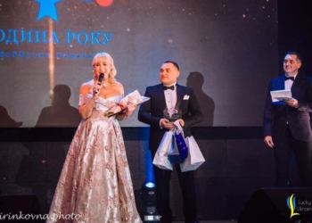 Подружжя Навроцьких з Тернополя отримало головну сімейну премію України «Родина року 2021»