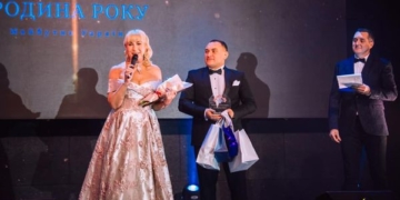 Подружжя Навроцьких з Тернополя отримало головну сімейну премію України «Родина року 2021»