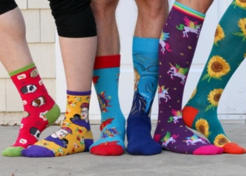 На підтримку “сонячних людей” у Тернополі триває акція “Кольорові шкарпетки”