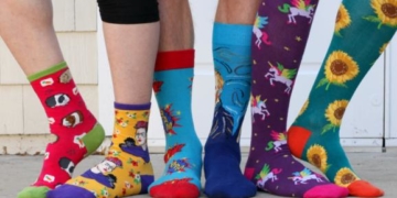 На підтримку “сонячних людей” у Тернополі триває акція “Кольорові шкарпетки”