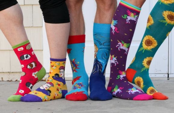 На підтримку “сонячних людей” у Тернополі триває акція “Кольорові шкарпетки”