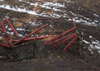 У парку Тернополя вандали пошкодили мангали та столи для відпочинку