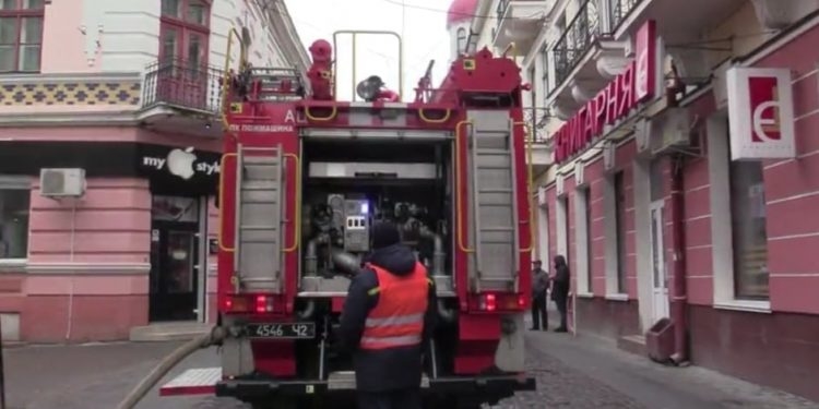 Пожежа у центрі Тернополя, є постраждалий (Відео)