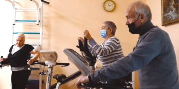 У Тернополі запрацювали спеціальні тренажери для літніх людей