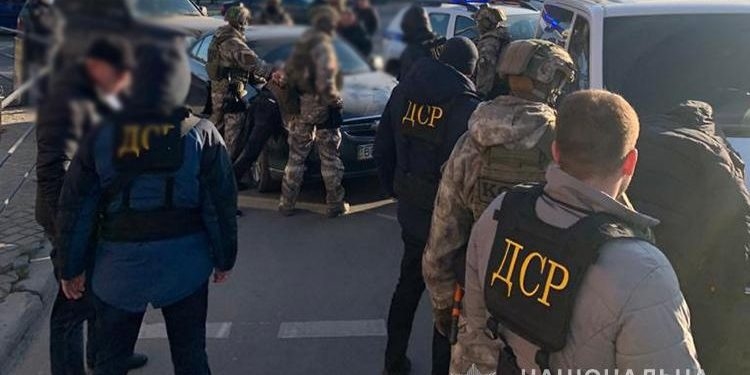 У Тернополі судитимуть злочинне угруповання, яке впродовж року нападало та грабувало людей