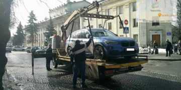 У Тернополі евакуюють транспортні засоби, водяї яких порушили правила паркування