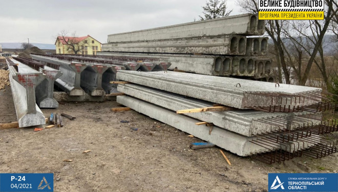 На Тернопільщині триває ремонт мосту через річку Серет