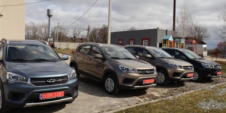 На Тернопільщині громада придбала автомобілі для старост округів