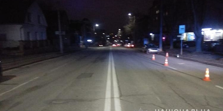 Тернополянка знехтувала пішохідним переходом і потрапила під колеса авто