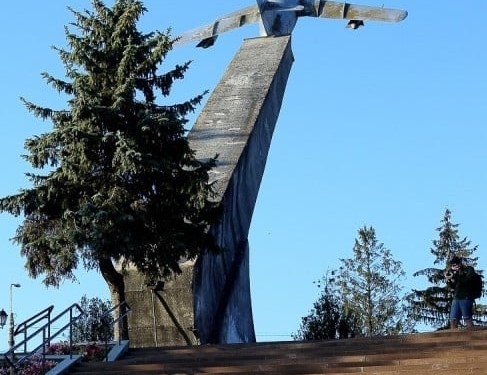 У Тернополі визначили долю пам’ятника «Літак МІГ-17»