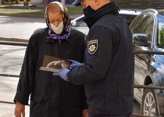 У Тернополі патрульні інформували громадянам, як вберегтися від шахраїв