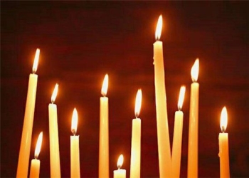 Унікальна традиція: на Тернопільщині люди самостійно створюють церковні свічки