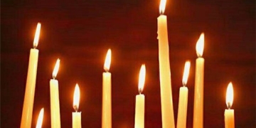 Унікальна традиція: на Тернопільщині люди самостійно створюють церковні свічки