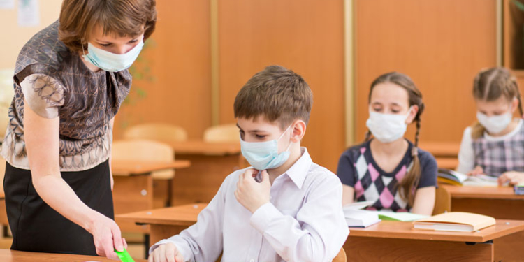 Від завтра у Тернополі відновлюють навчання для учнів молодших класів: як навчатимуться старшокласники?