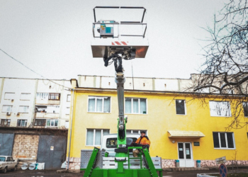 На тернопільських вулицях працює нова автовишка