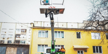 На тернопільських вулицях працює нова автовишка