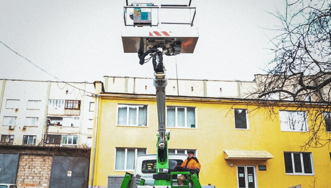 На тернопільських вулицях працює нова автовишка