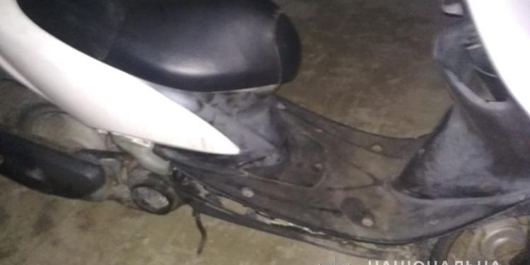 У ДТП на Тернопільщині розбився скутерист: чоловік в’їхав у бетонну огорожу (Фото)