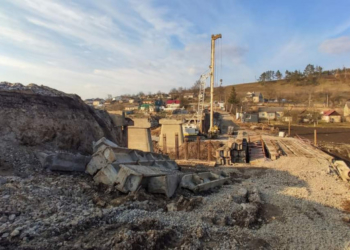 На Тернопільщині триває реконструкції мосту