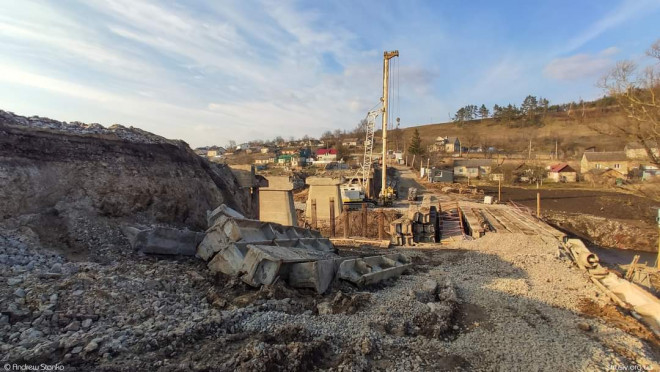 На Тернопільщині триває реконструкції мосту