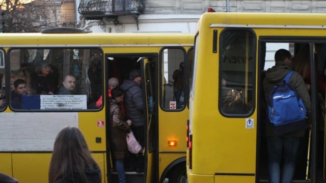 У Тернополі завтра обмежують рух транспорту: як доїхати?