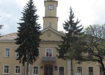 В Теребовлі на Тернопільщині відреставрували ратушу та створили оглядовий майданчик