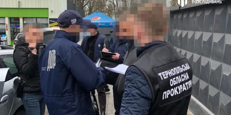 ДБР затримало начальника одного з управлінь ГУ Держпродспоживслужби в Тернопільській області