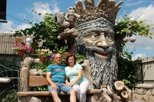 Міфічні істоти з дерева та бетону: на Тернопіллі подружжя створило “казковий музей” (Фото)