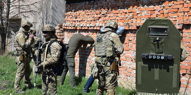 На Тернопільщині силовики у рамках навчань затримали групу терористів (Відео)