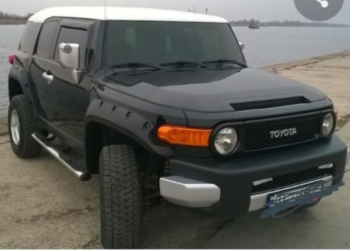 У Тернополі жінка розшукує водія, який скоїв ДТП та втік