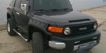 У Тернополі жінка розшукує водія, який скоїв ДТП та втік