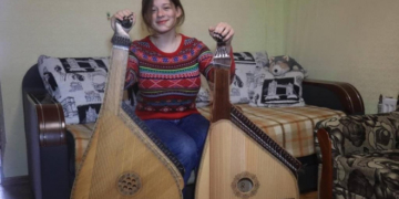 Мрія у борг: Талановитій дівчинці треба 2000$, щоб виплатити бандуру